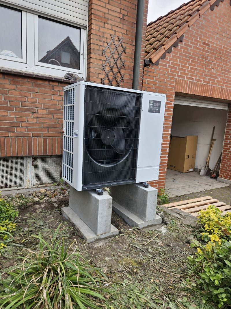 Wärmepumpe auf Fundament
